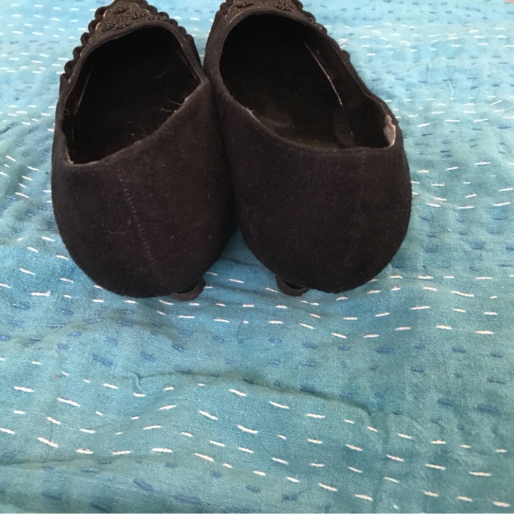 Jessica London 9 1/2 black suede kitten heels with beads and gold embroidery - Picture 2 of 5